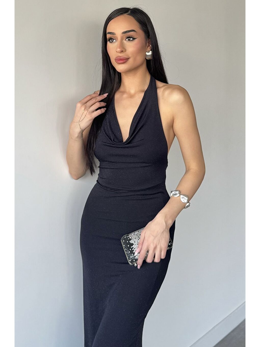 Lacivert Kadın Boyundan Geçmeli Sırt Dekolteli Işıltılı Yırtmaç Detaylı Abiye