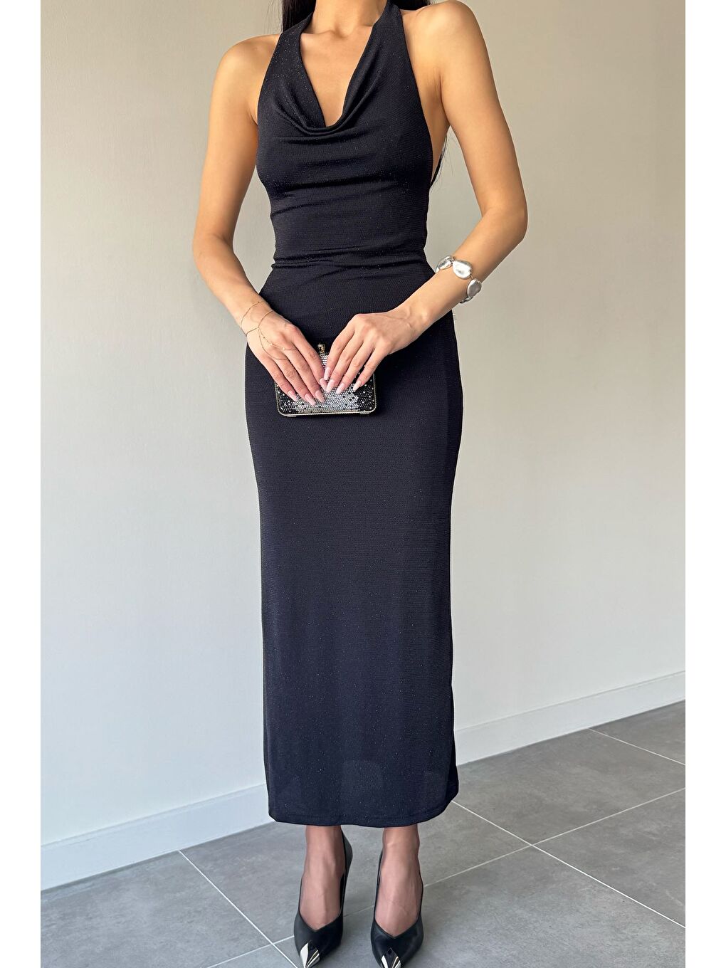 Lacivert Kadın Boyundan Geçmeli Sırt Dekolteli Işıltılı Yırtmaç Detaylı Abiye-1