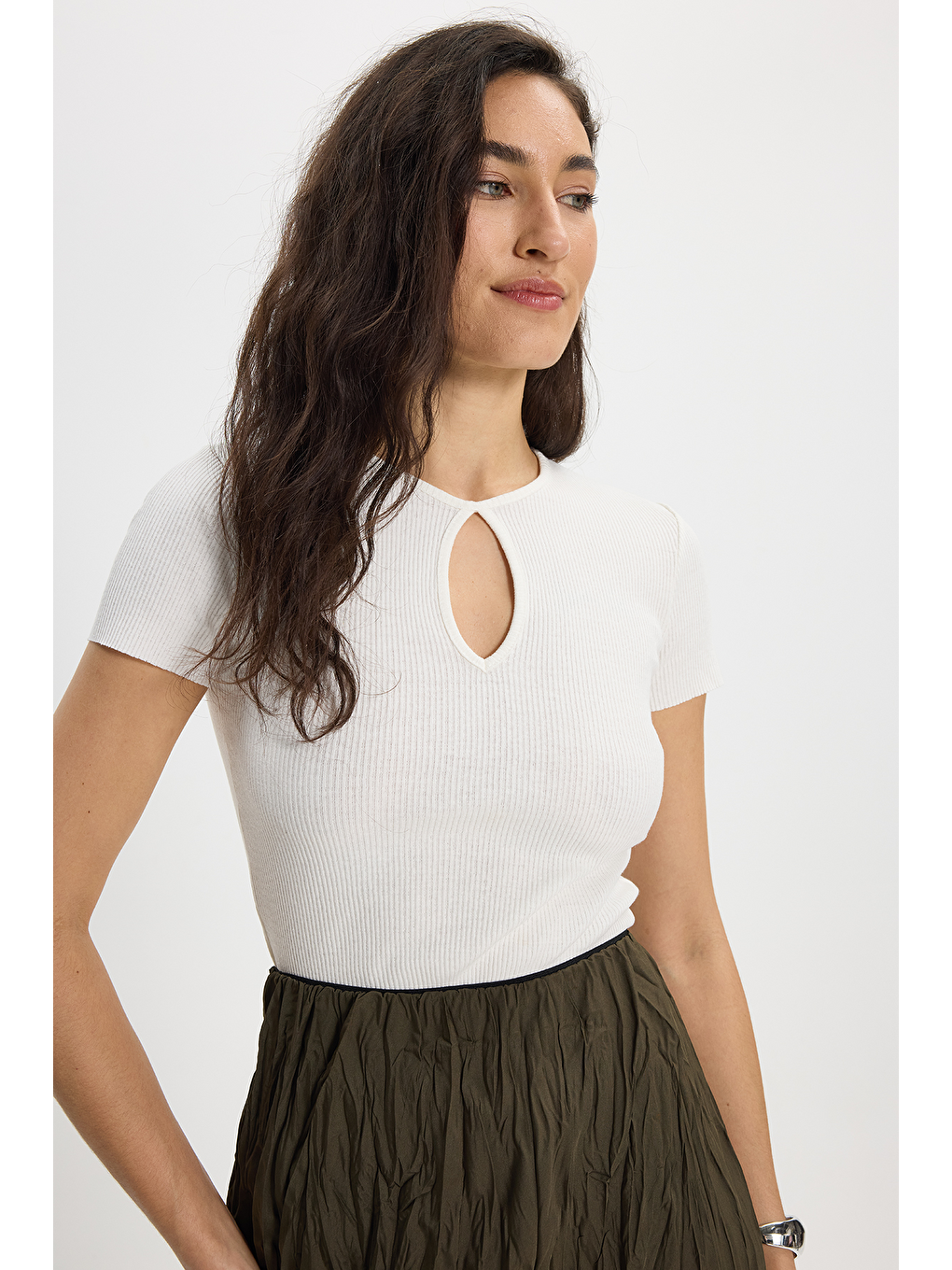Kadın Slim Fit Dar Kesim %100 Pamuk Bisiklet Yaka Kısa Kol Ekru Crop-5