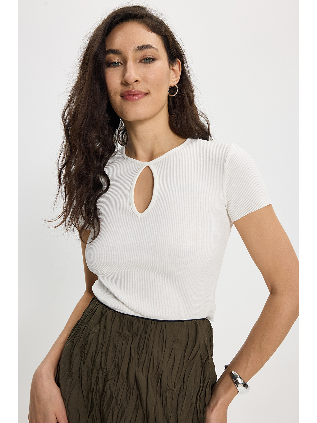 Kadın Slim Fit Dar Kesim %100 Pamuk Bisiklet Yaka Kısa Kol Ekru Crop-6