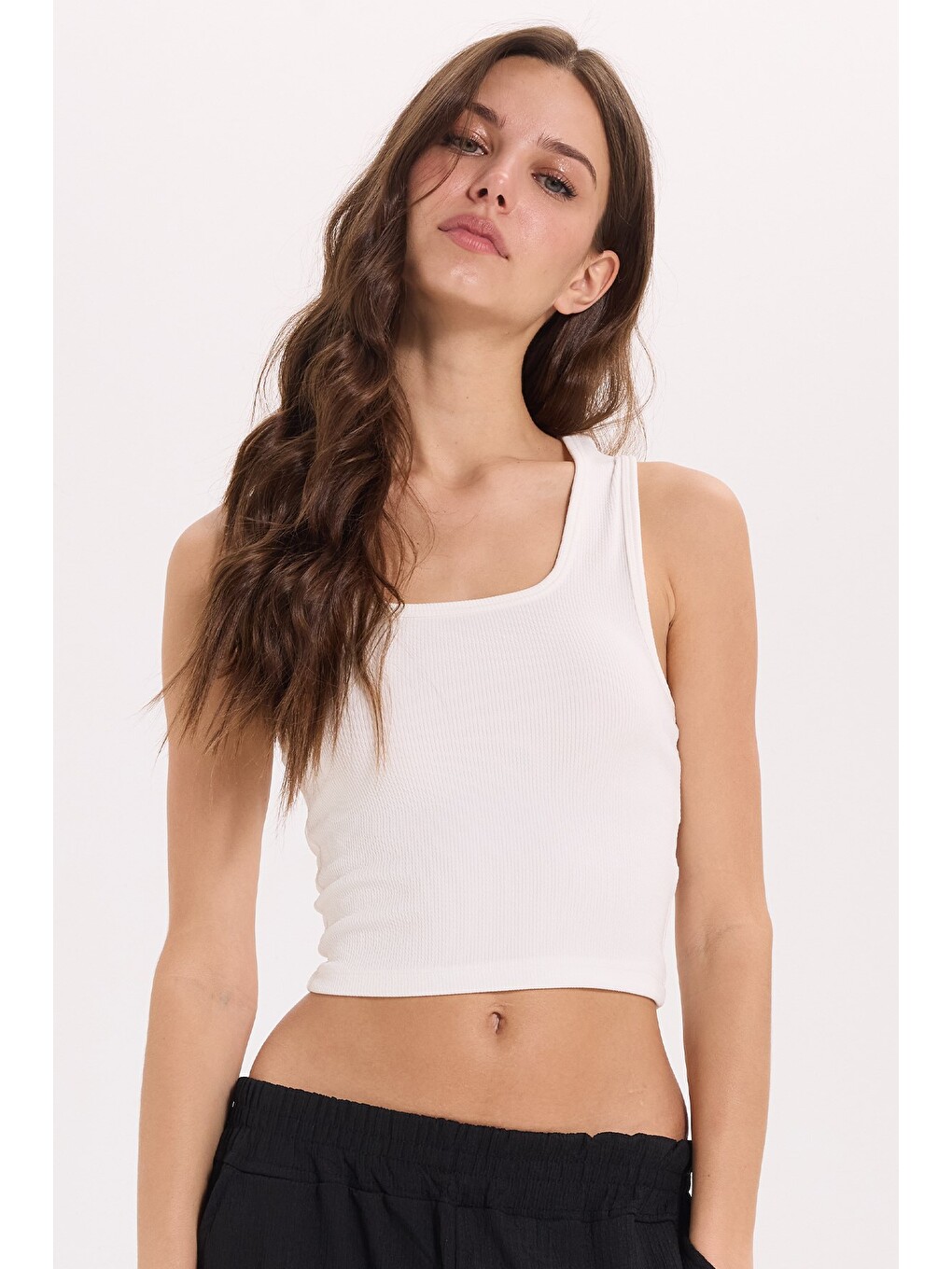 Kadın Slim Fit Dar Kesim Kalın Askılı Kare Yaka Ekru Atlet Bluz-4