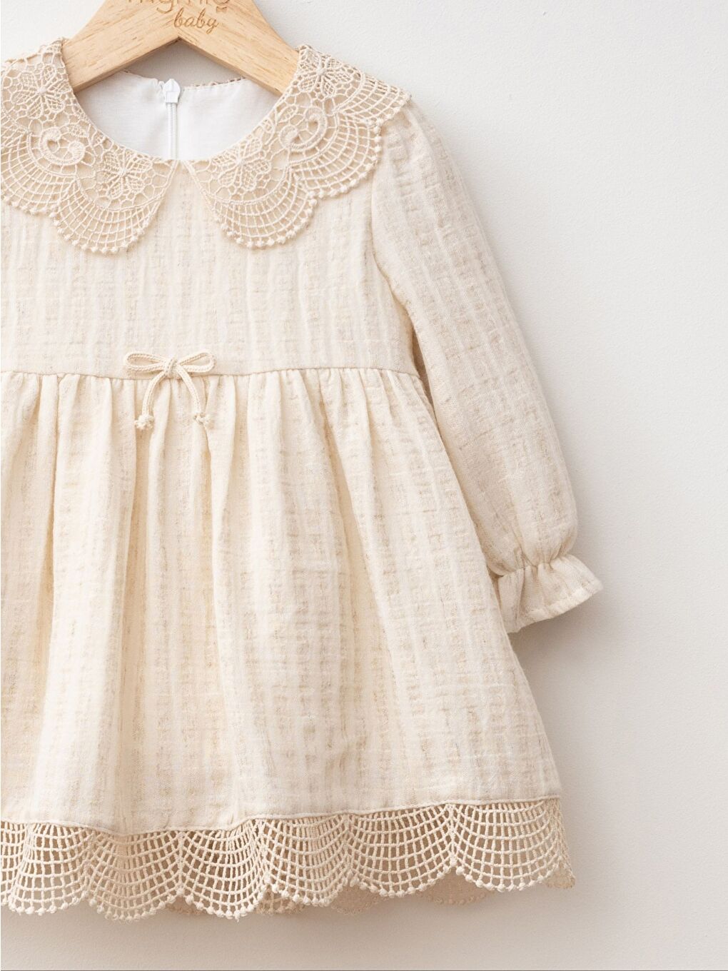 Bej Bebe Yaka Uzun Kollu Dantel Detaylı Kız Bebek Elbise-2