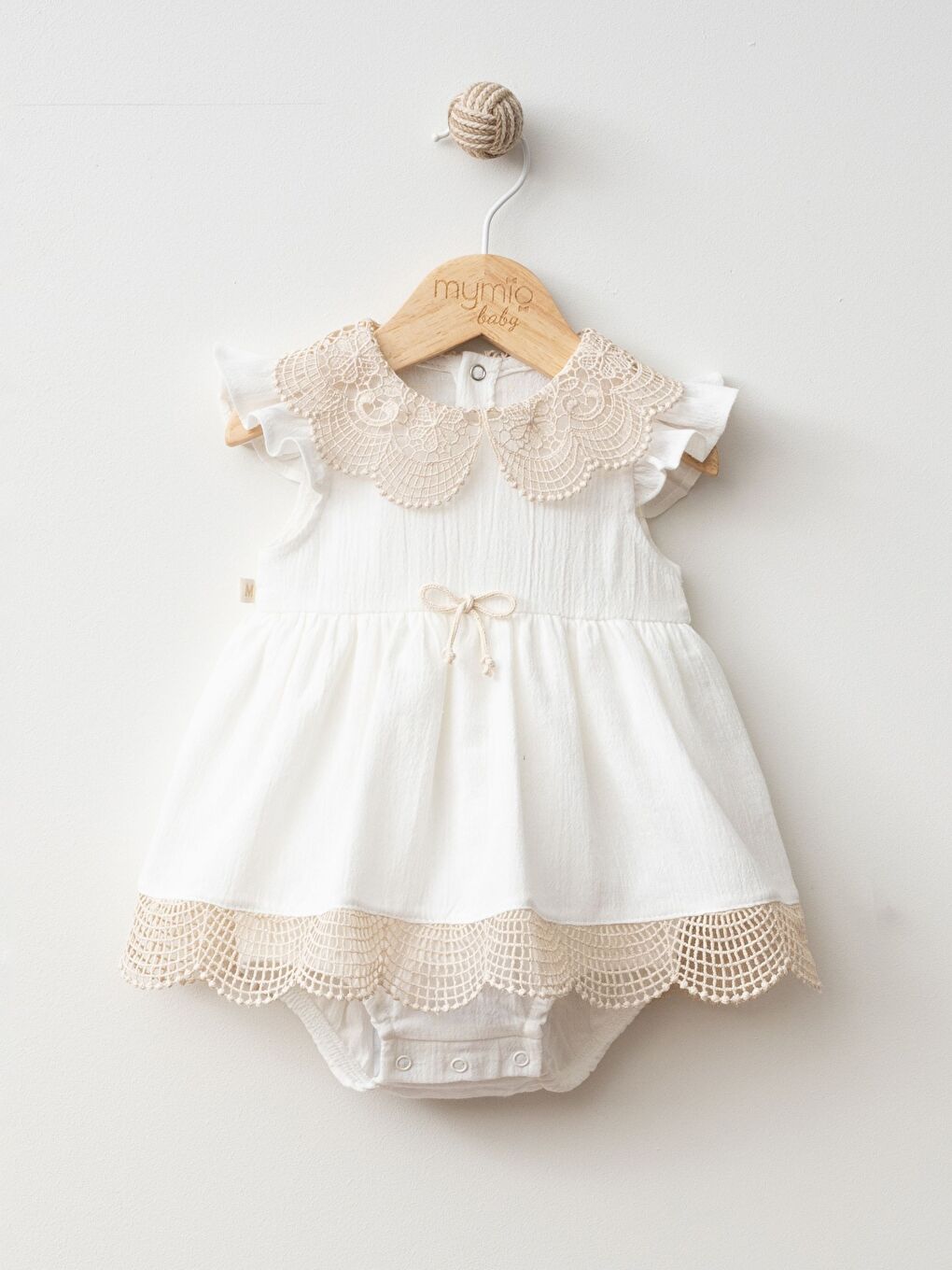 MYMIO Ekru Bebe Yaka Kısa Kollu Dantel Detaylı Kız Bebek Body Elbise