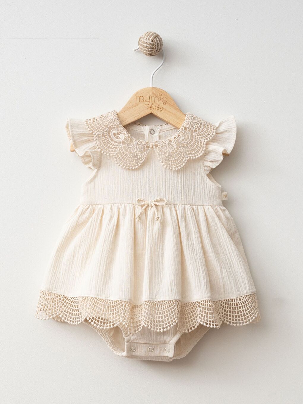 Bej Bebe Yaka Kısa Kollu Dantel Detaylı Kız Bebek Body Elbise