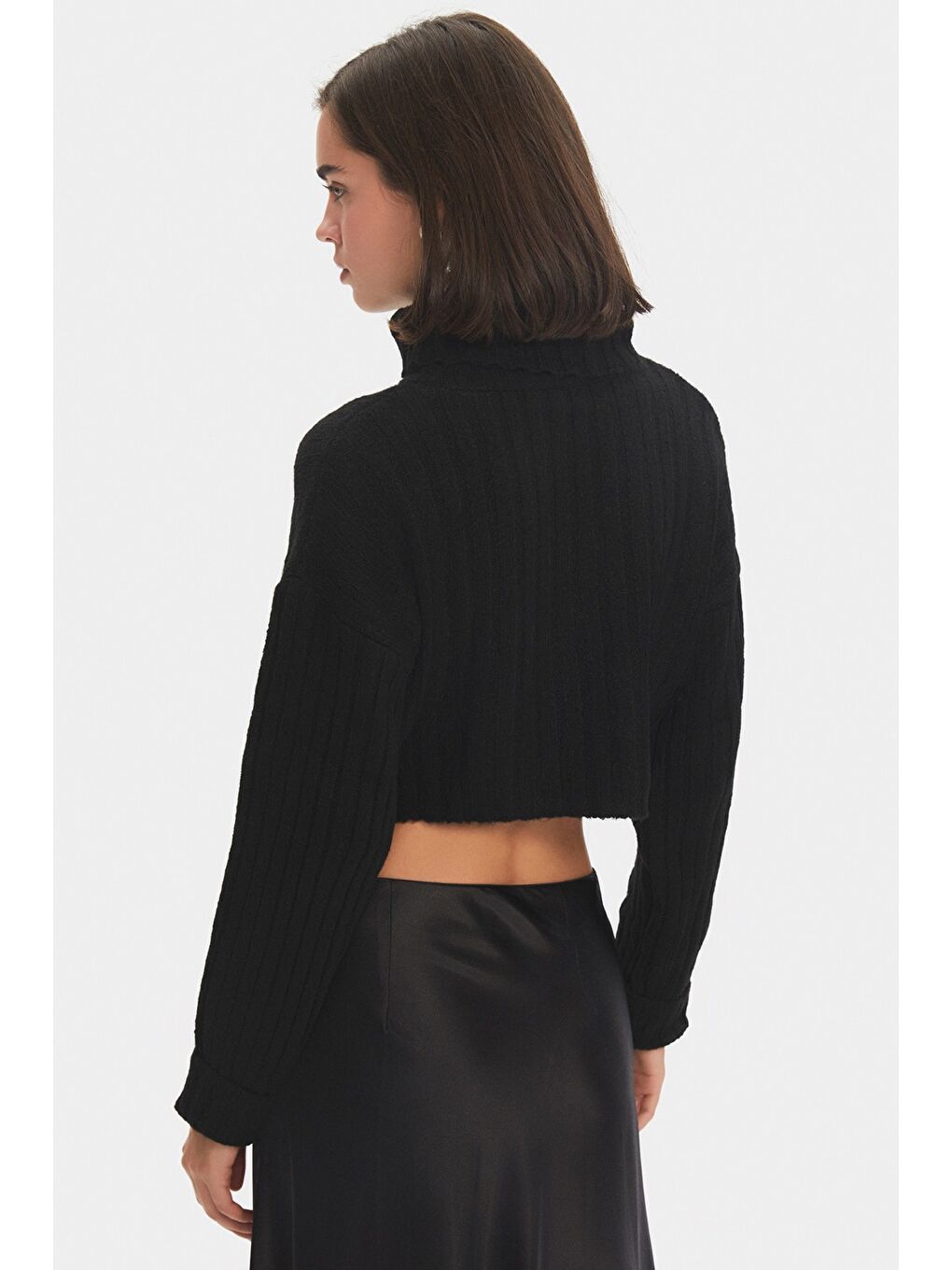 Siyah Kadın Boğazlı Düşük Omuz Crop Triko Kazak-4