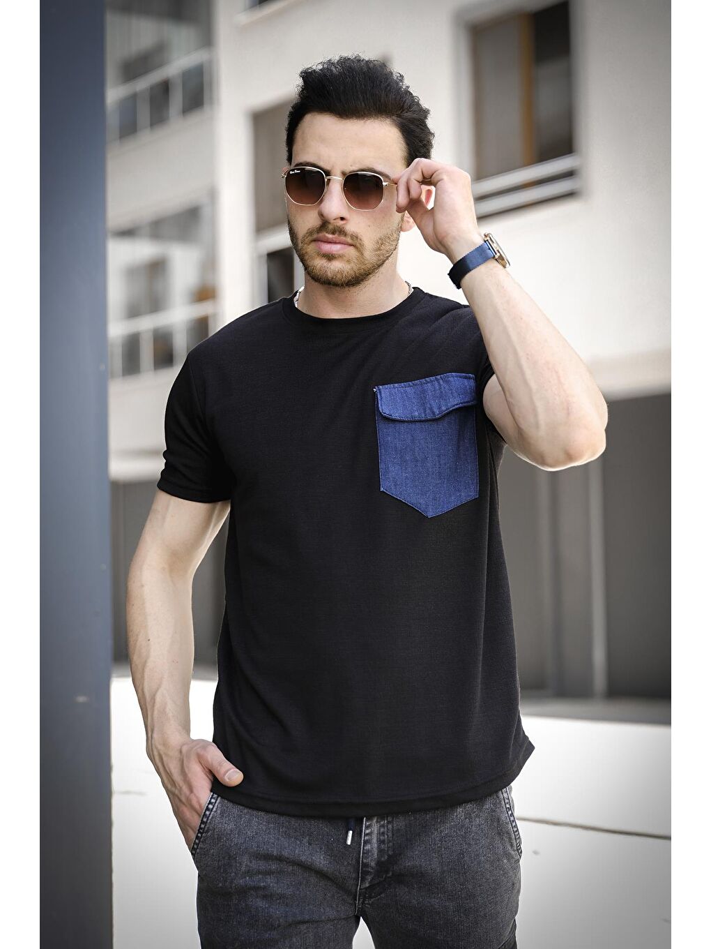Siyah Bastien Kapaklı Kot Cepli Erkek Tişört-1