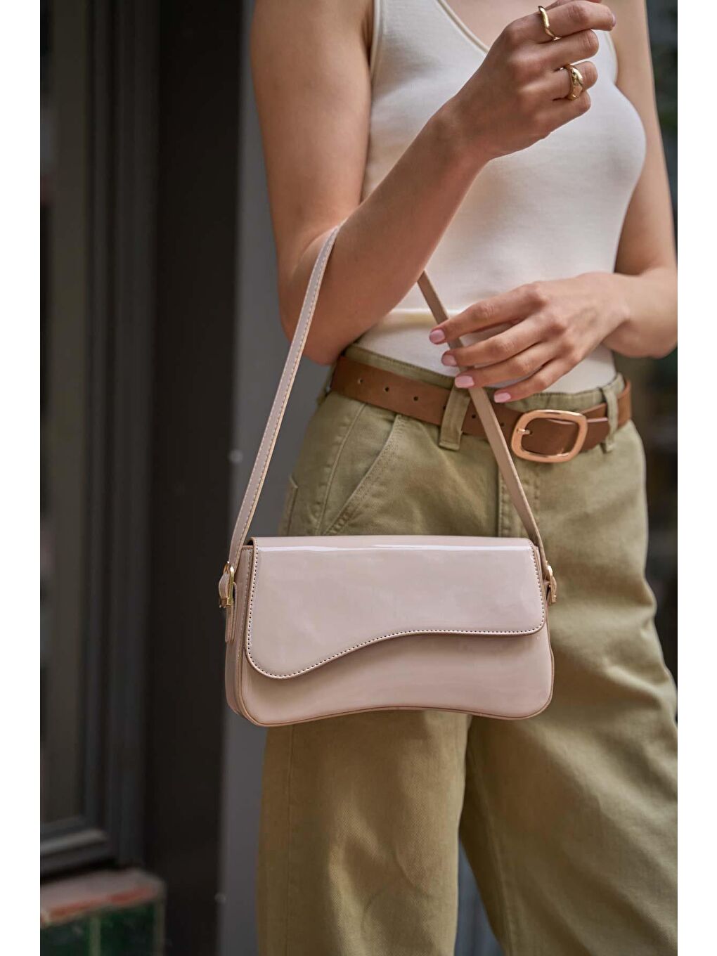 Bej Asimetrik Görünümlü Omuz Çantası Vizon Rugan-2