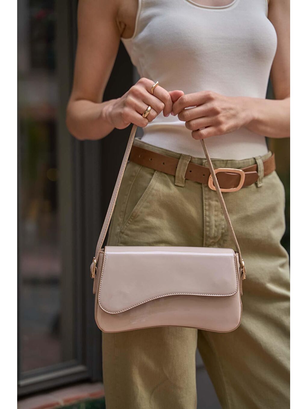 Bej Asimetrik Görünümlü Omuz Çantası Vizon Rugan-3