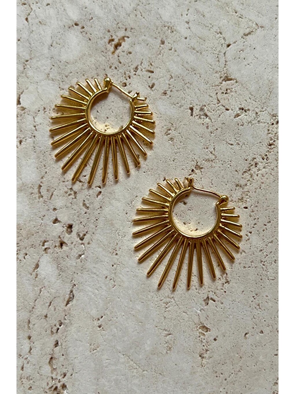 New Obsessions Sar 18K Alt n Kaplama Minimalist Shield Halka K pe 