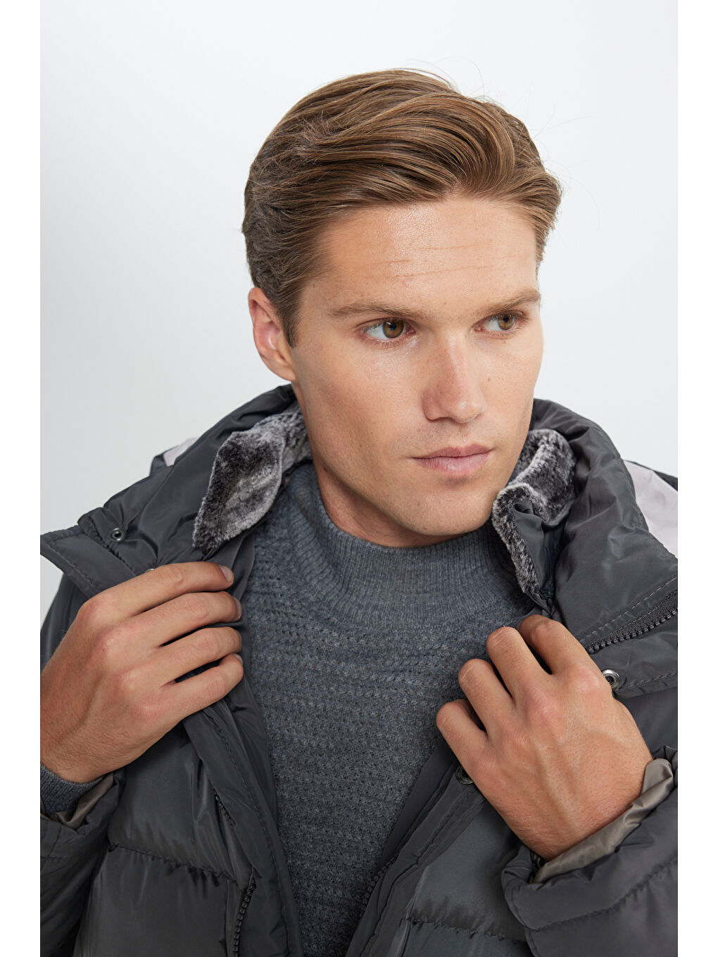 Erkek Antrasit Standart Fit Normal Kesim Dik Yaka Soğuk Geçirmeyen Kaban-6