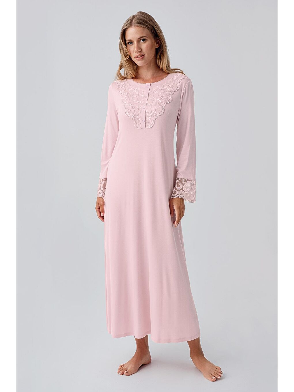 Pembe Uzun Kollu Dantelli Düğmeli Esnek Viskoz Gecelik 18105