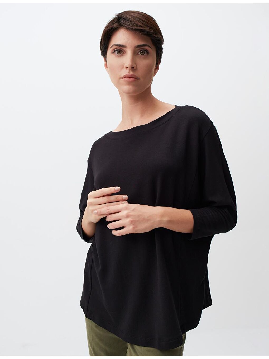 Siyah Yuvarlak Yaka Yarasa Kol Basic Bluz-1