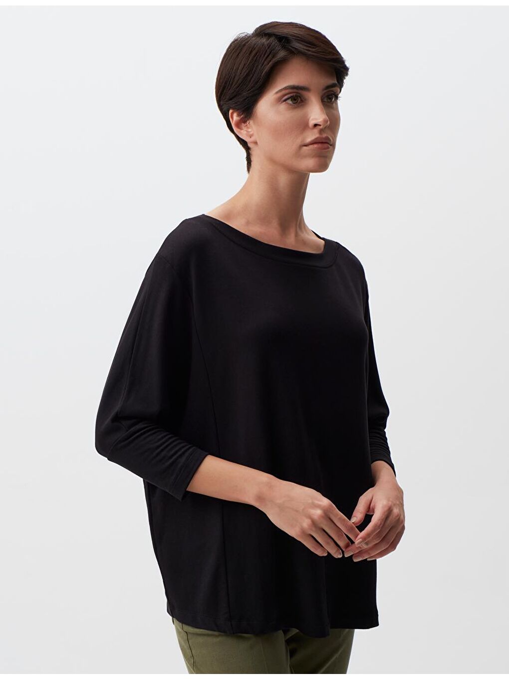 Siyah Yuvarlak Yaka Yarasa Kol Basic Bluz-2