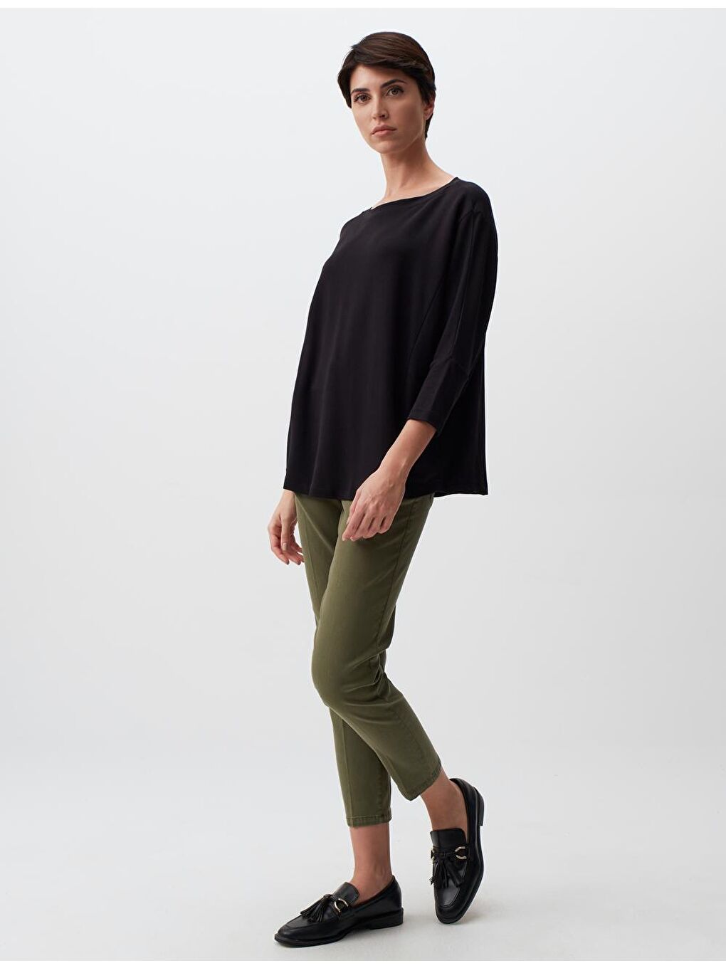 Siyah Yuvarlak Yaka Yarasa Kol Basic Bluz-3