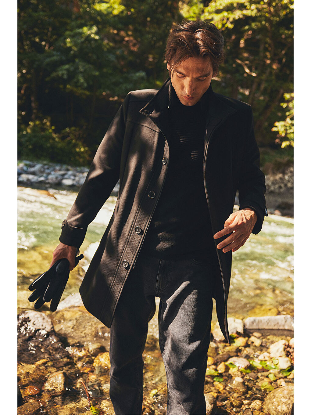 Erkek Siyah Standart Fit Normal Kesim Dik Yaka Yünlü Desenli Kaban-1