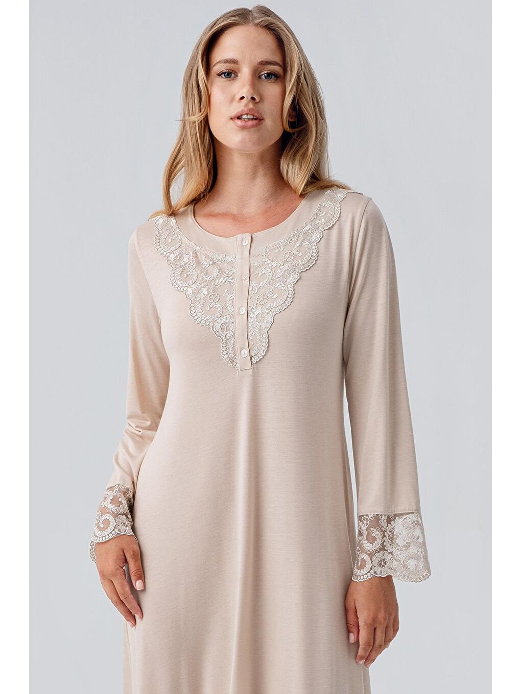 Bej Uzun Kollu Dantelli Düğmeli Esnek Viskoz Gecelik-2
