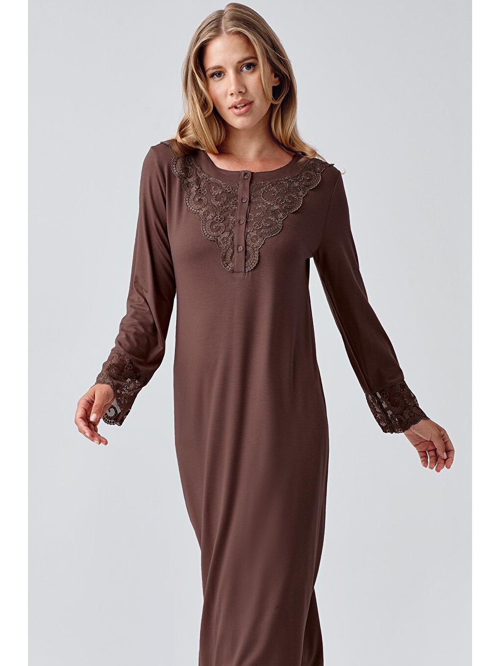 Kahverengi Uzun Kollu Dantelli Düğmeli Esnek Viskoz Gecelik-2