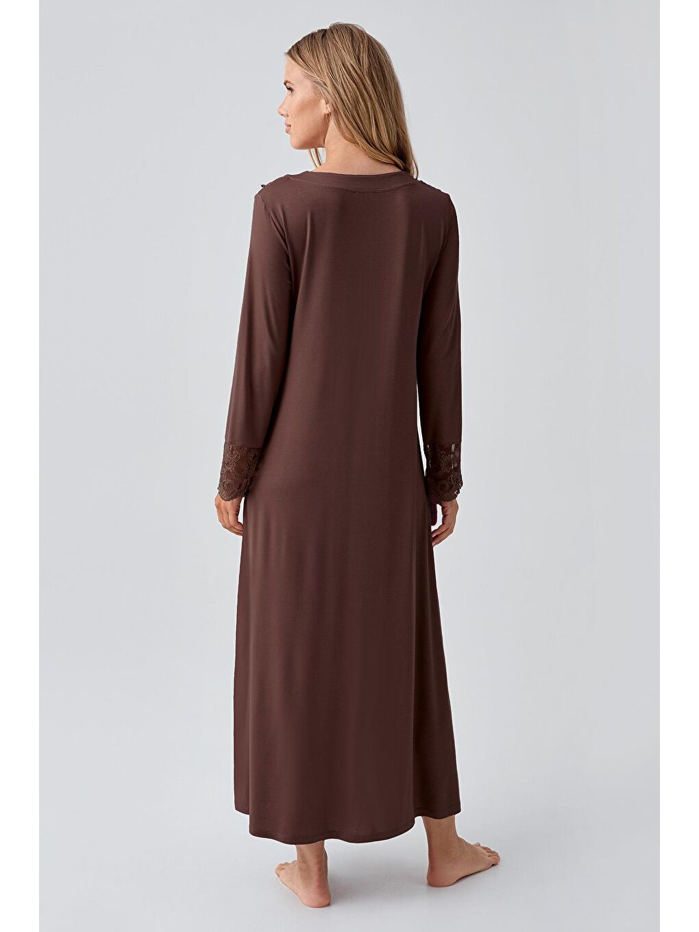 Kahverengi Uzun Kollu Dantelli Düğmeli Esnek Viskoz Gecelik-4
