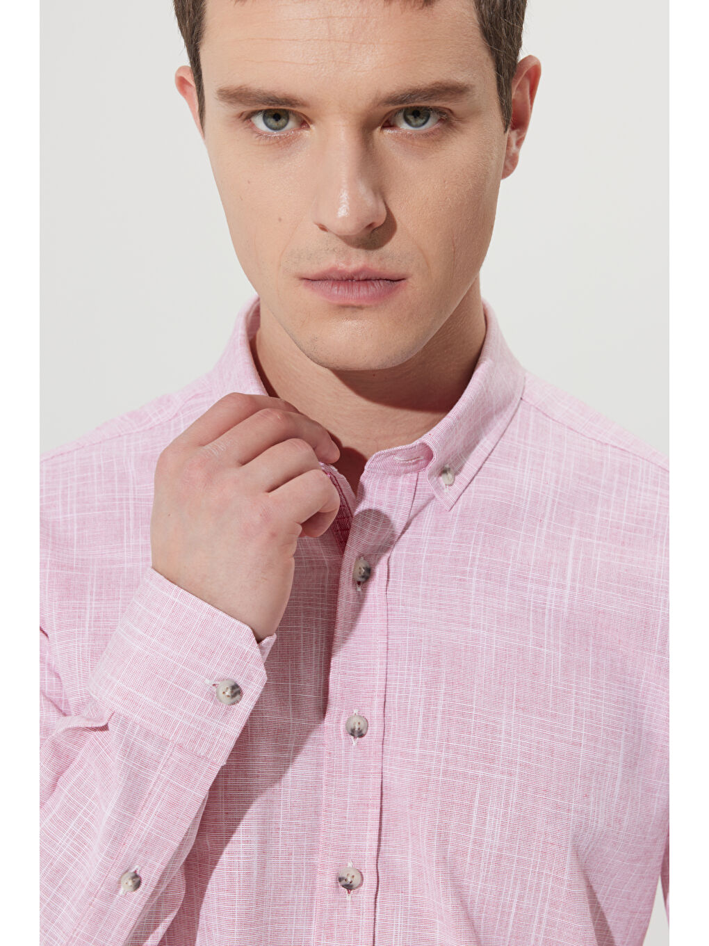 Erkek Bordo Slim Fit Dar Kesim Düğmeli Yaka Keten Görünümlü %100 Pamuk Flamlı Gömlek-1