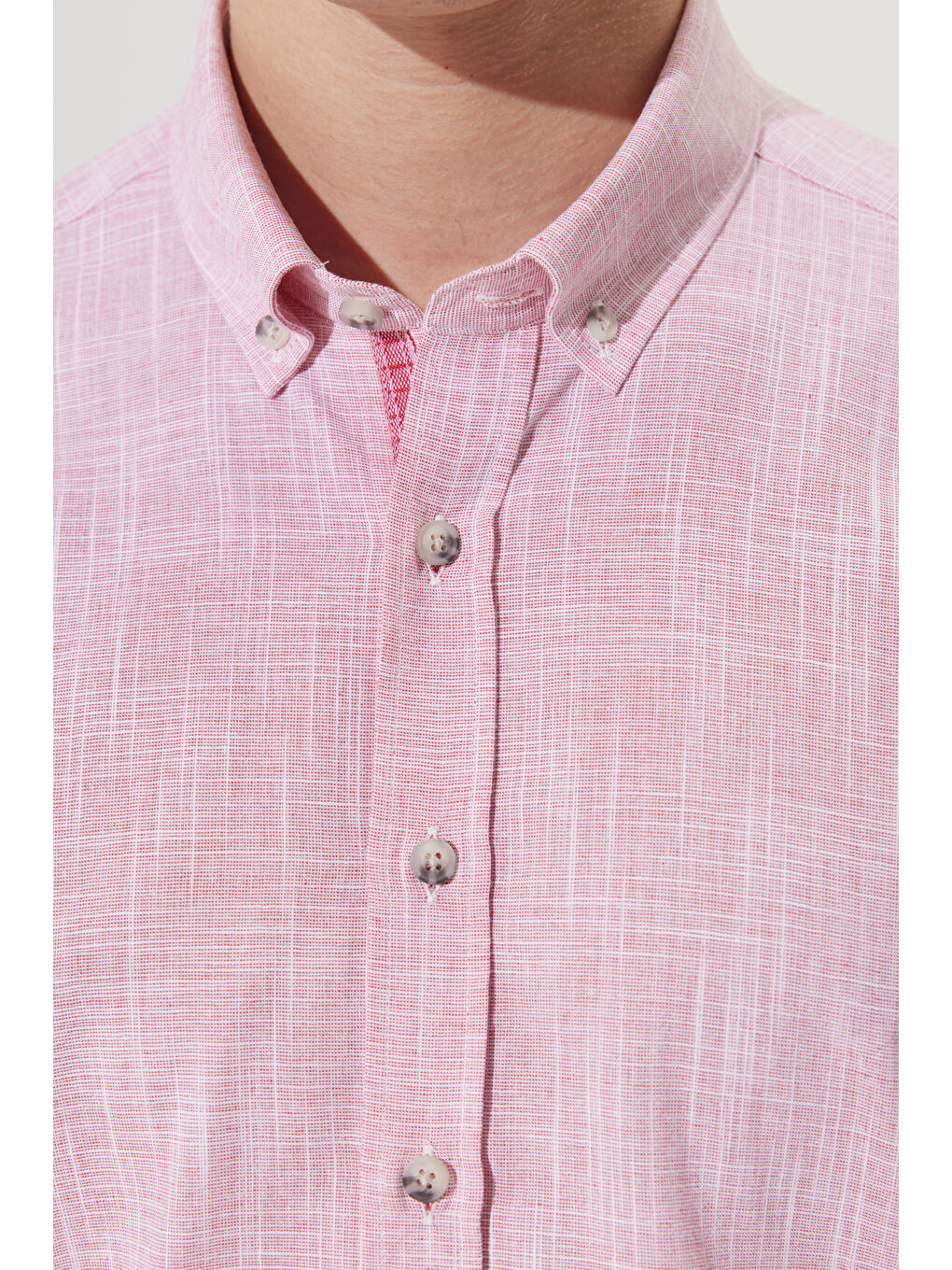 Erkek Bordo Slim Fit Dar Kesim Düğmeli Yaka Keten Görünümlü %100 Pamuk Flamlı Gömlek-2