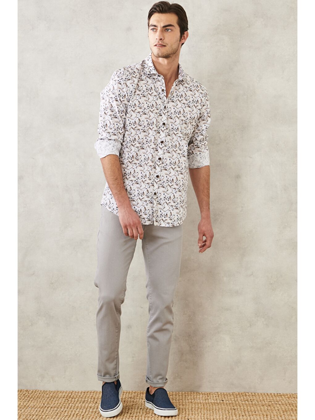 Erkek Beyaz-Bordo Slim Fit Dar Kesim İtalyan Yaka %100 Pamuk Baskılı Gömlek-1