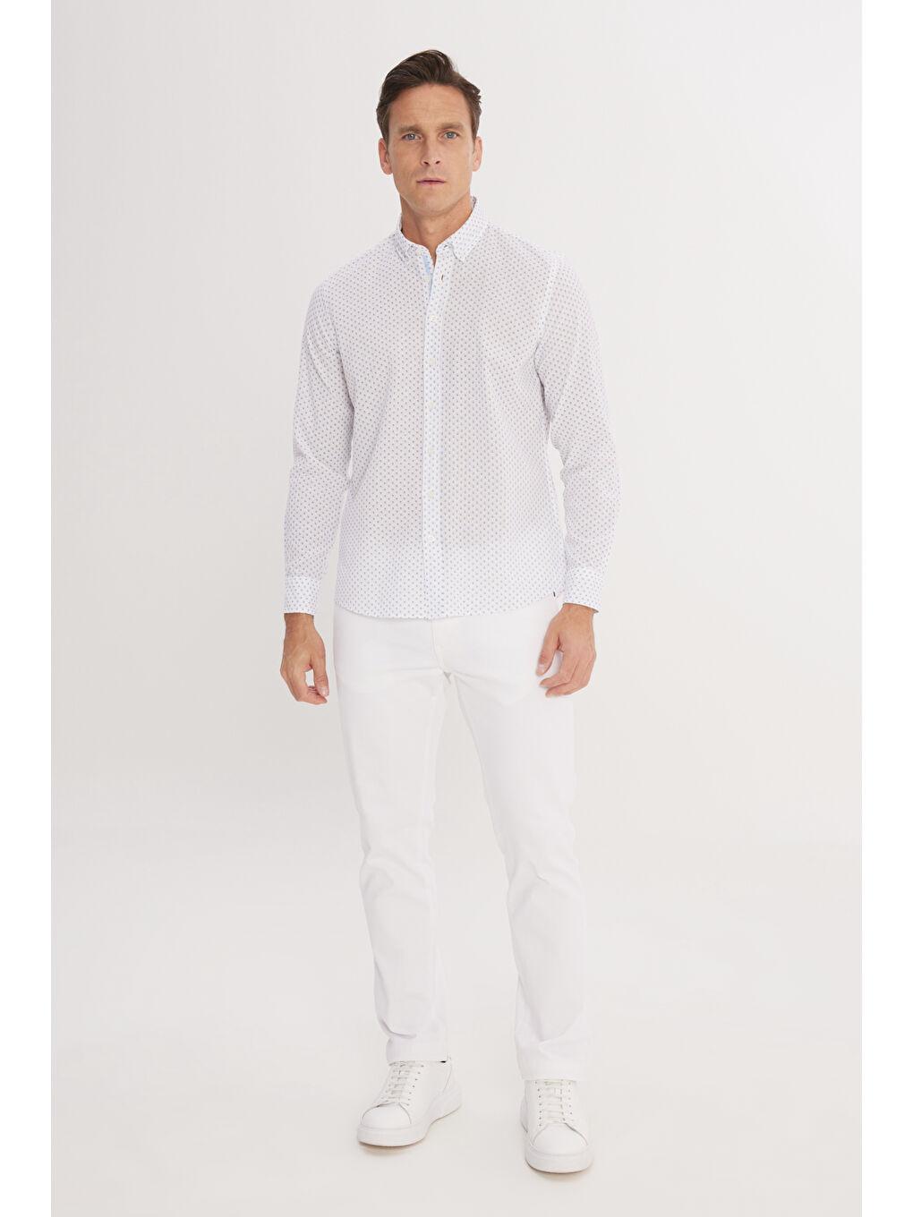 Erkek Beyaz-Lacivert Slim Fit Dar Kesim Düğmeli Yaka Pamuklu Baskılı Gömlek-1