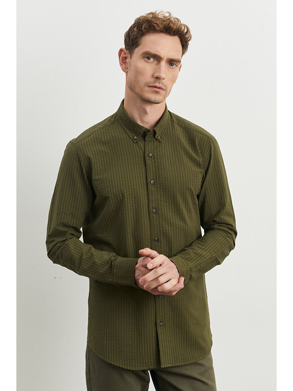 Erkek Haki Slim Fit Dar Kesim Düğmeli Yaka %100 Pamuk Desenli Gömlek