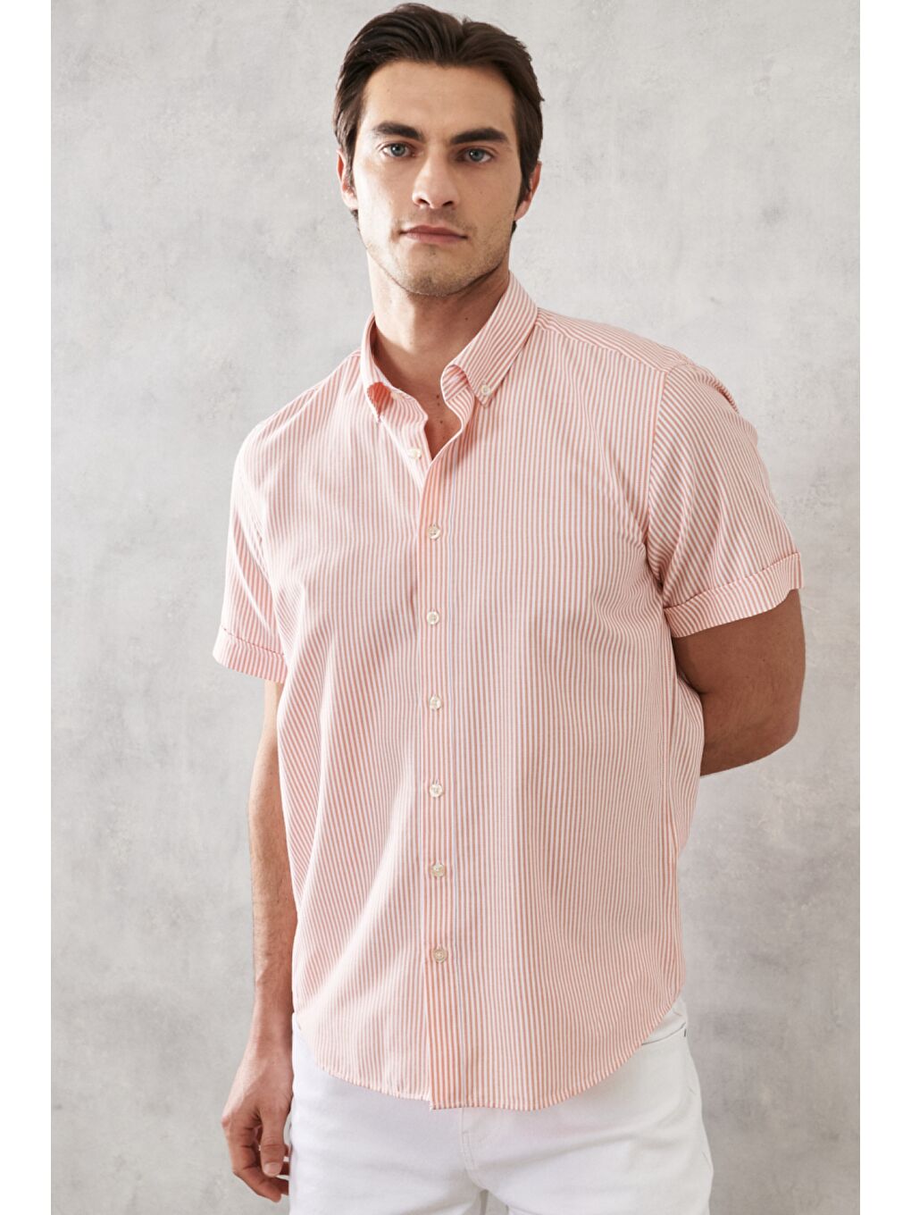 Erkek Beyaz-Turuncu Slim Fit Dar Kesim Düğmeli Yaka Çizgili Gömlek-2