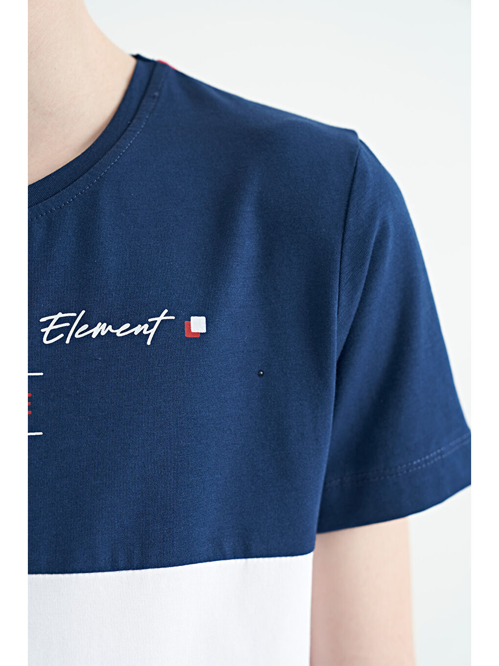 TOMMYLIFE Kırmızı Renk Bloklu O Yaka Baskı Detaylı Standart Kalıp Erkek Çocuk T-Shirt - 11135 - 2