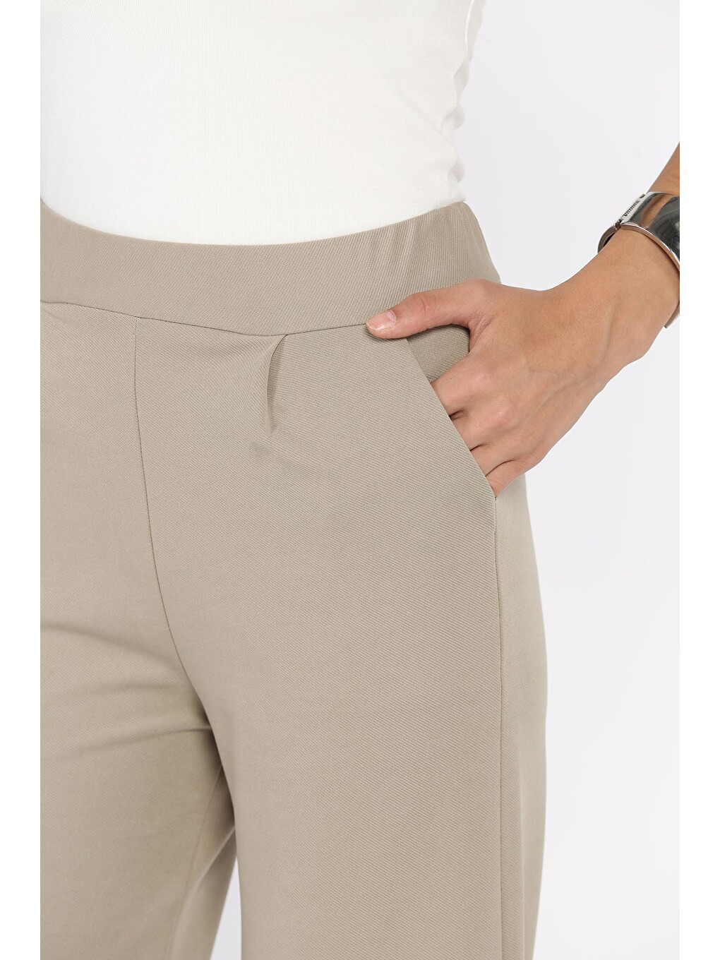 Bej Kadın Pileli Boru Paça Pantolon-4