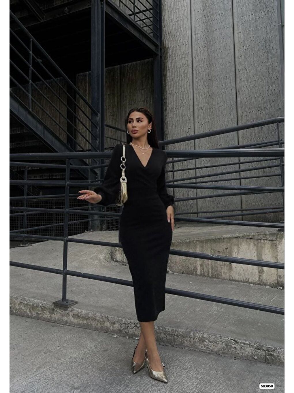 Siyah Kadın Uzun Kollu Kruvaze Yaka Büzgü Ve Balon Kol Detay Krep Kumaş Maxi Boy Simli Elbise-2