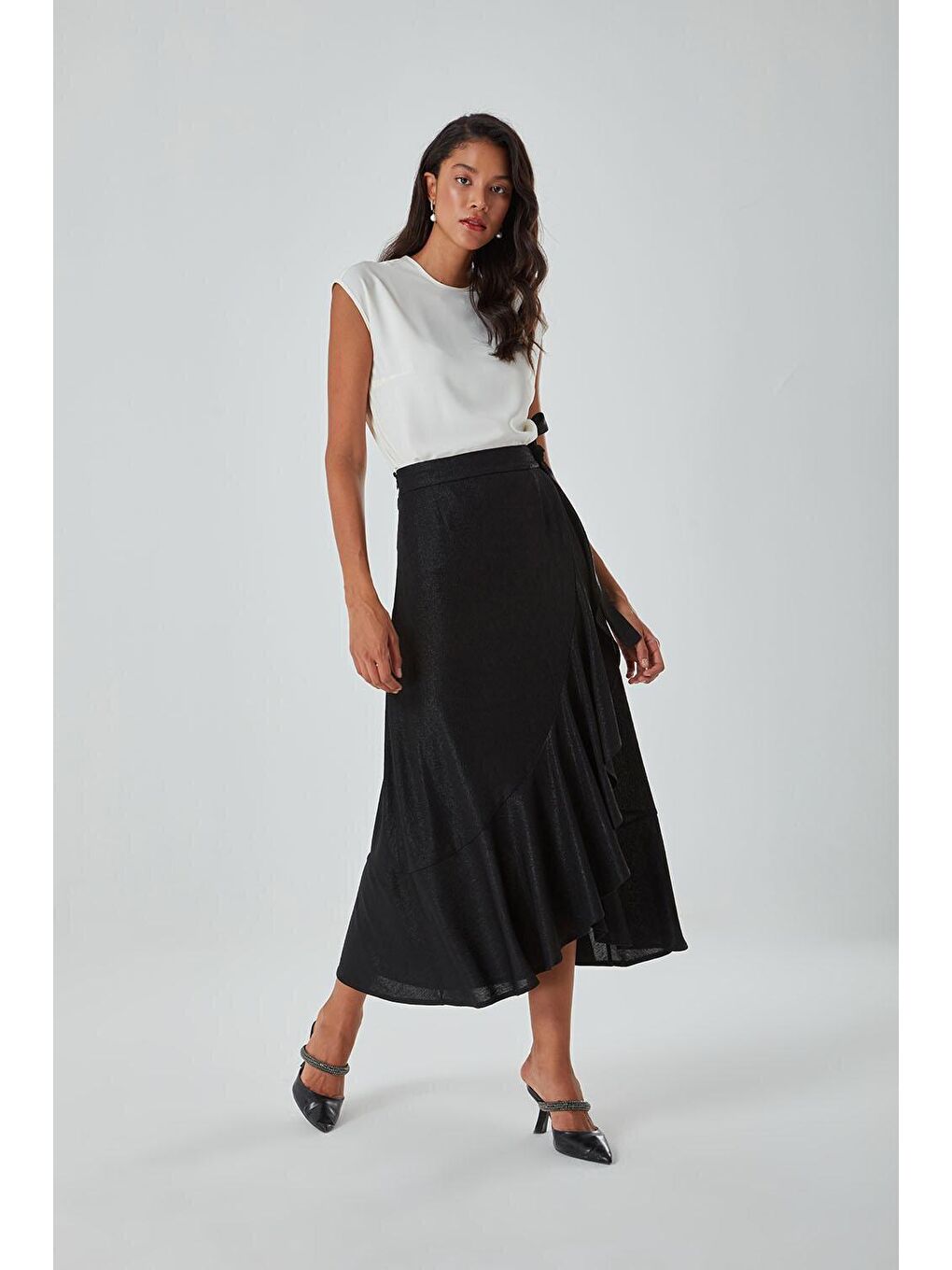 Yanı Fırfırlı Siyah Etek