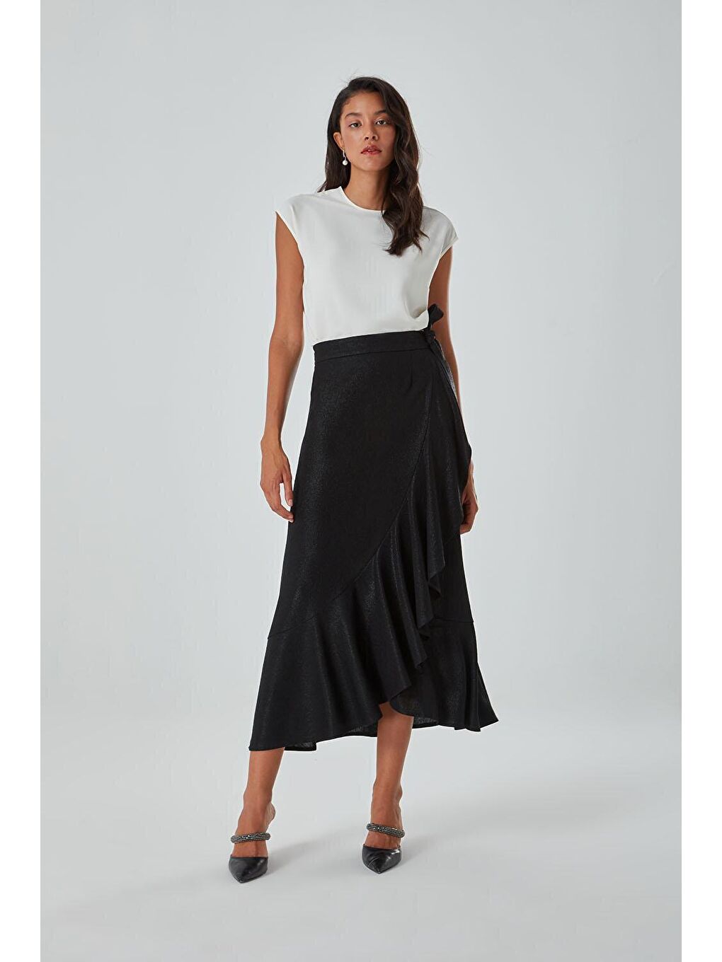 Yanı Fırfırlı Siyah Etek-1