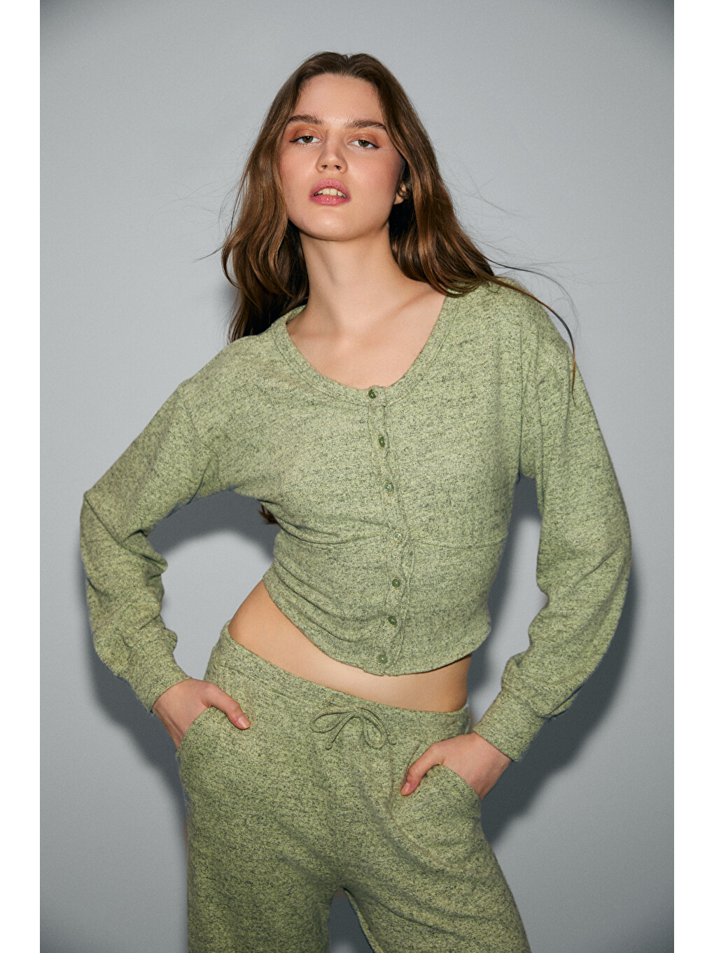 Clarıta Kadın Yumuşak Ve Esnek Kumaşlı Bele Oturan Düğmeli Crop Yeşil Sweatshirt