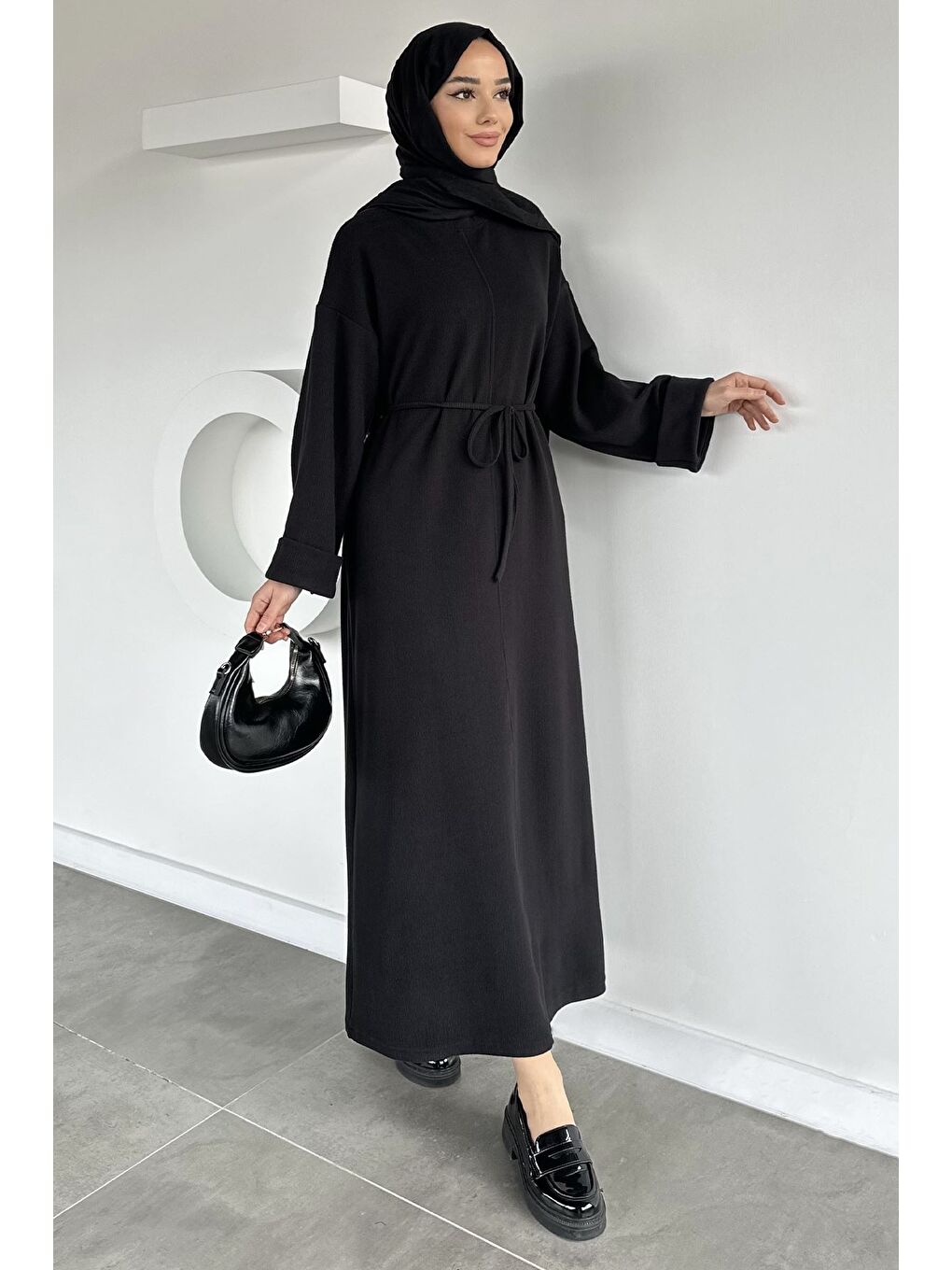 Siyah Tesettür Bel Bağcıklı Kol Katlamalı Selanik Kumaş Elbise-1