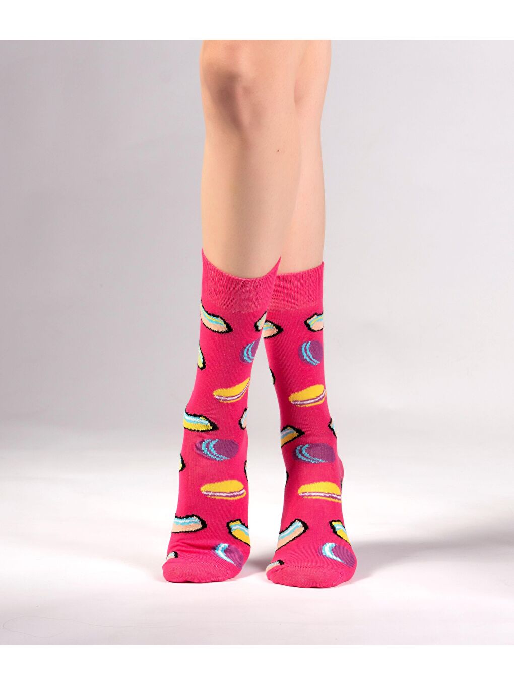 Kırmızı Macaron Desenli Çorap-1