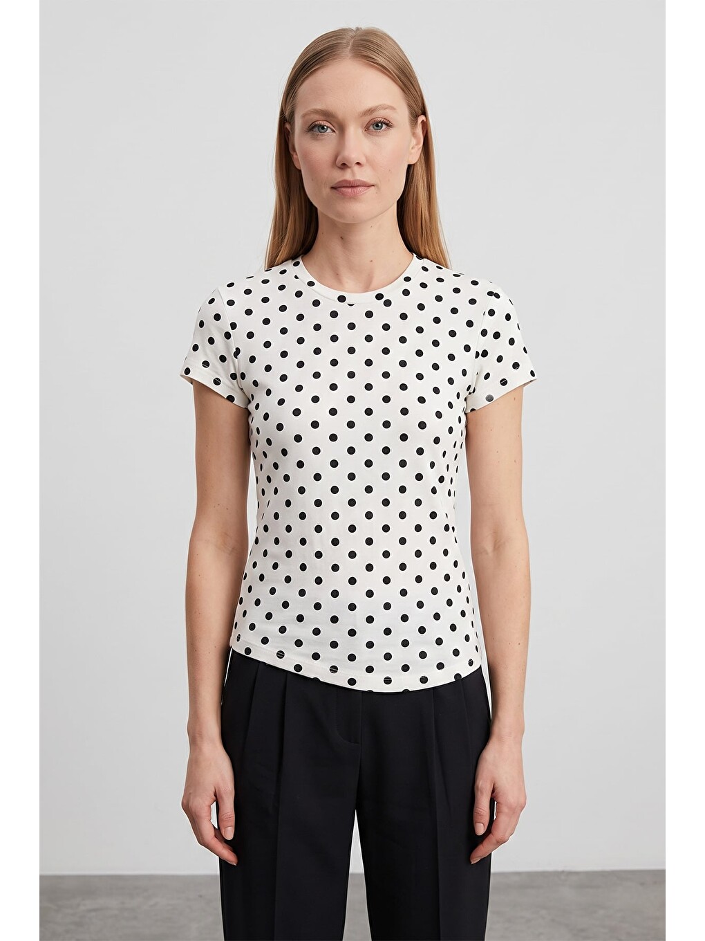 Ekru Puantiyeli Slim Fit Tişört-1