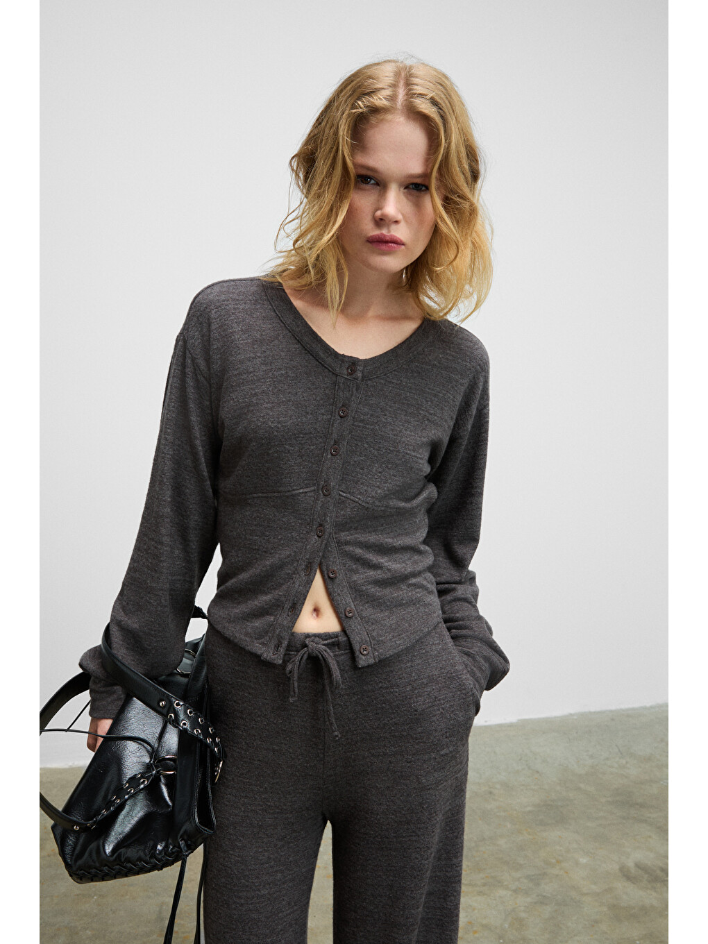 Clarıta Kadın Yumuşak Ve Esnek Kumaşlı Bele Oturan Düğmeli Crop Koyu Gri Sweatshirt-3
