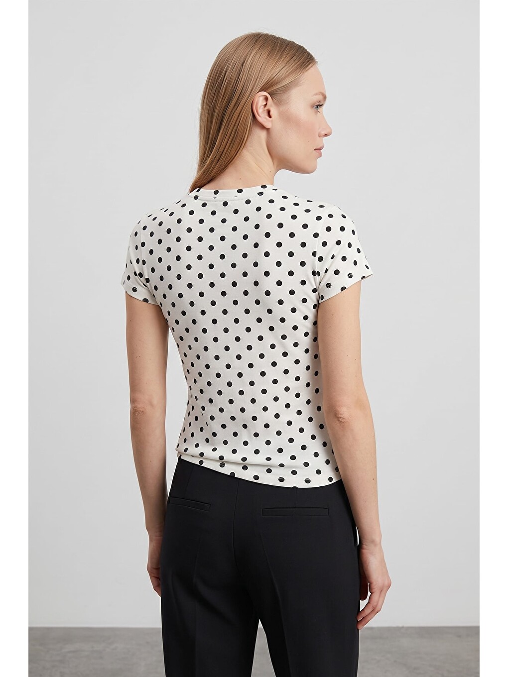 Ekru Puantiyeli Slim Fit Tişört-2