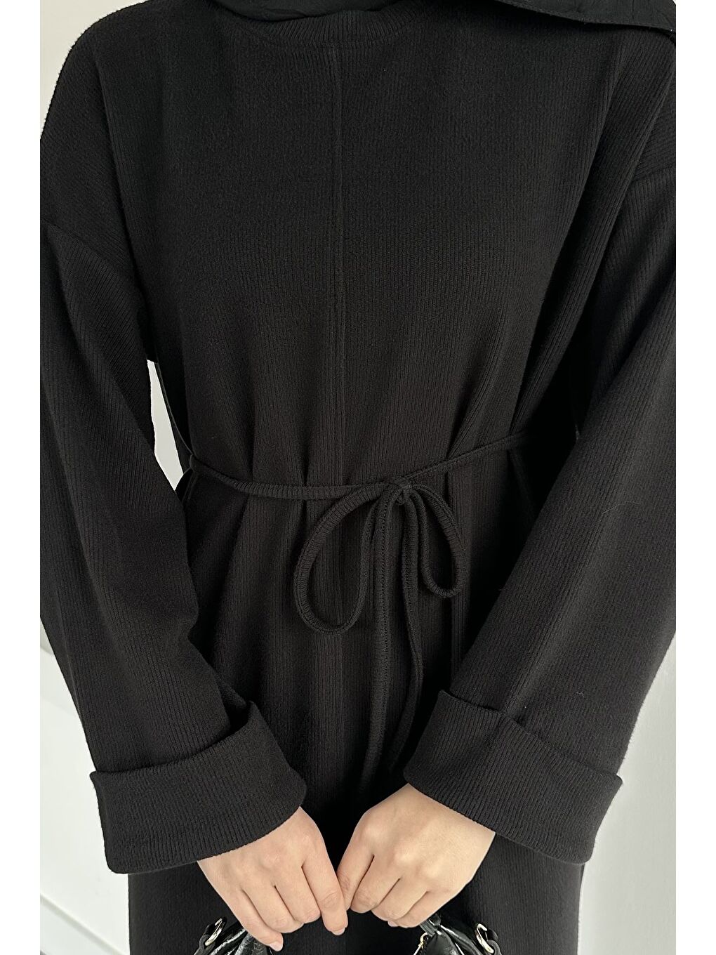 Siyah Tesettür Bel Bağcıklı Kol Katlamalı Selanik Kumaş Elbise-9