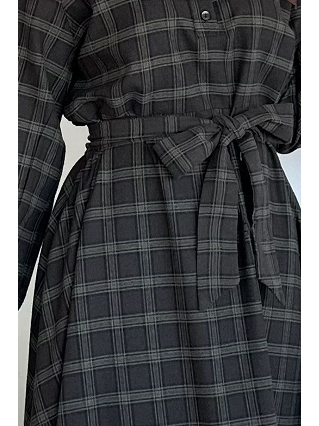 Kahverengi Ön Yarım Düğmeli Bel Kuşaklı Ekose Desenli Tesettür Elbise-9