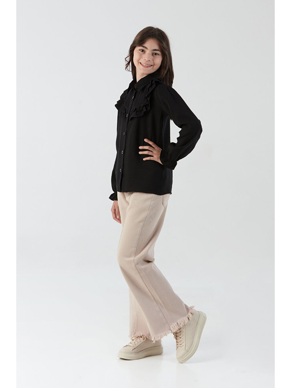 Siyah Önü Fırfırlı Düğmeli Kız Çocuk Gömlek-1
