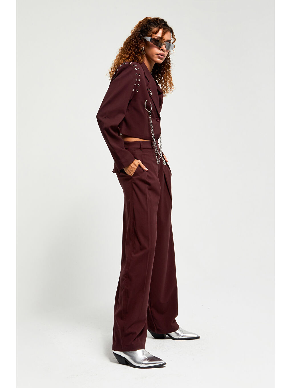 Kadın Bordo Renk Aksesuar Detaylı Bol Kesim Dokuma Kumaş Özel Tasarım Pantolon-2