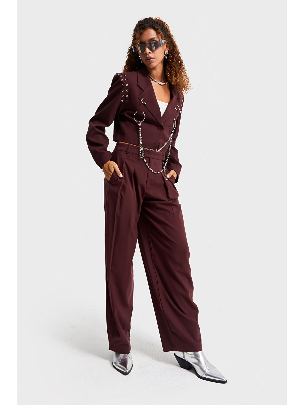 Kadın Bordo Renk Aksesuar Detaylı Bol Kesim Dokuma Kumaş Özel Tasarım Pantolon-4