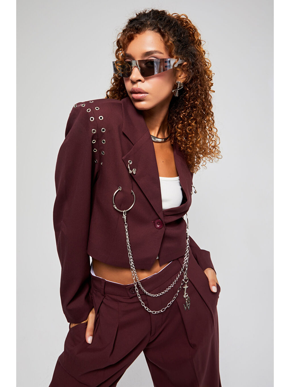 Kadın Bordo Renk Kuş Gözü Detaylı Crop Fit Özel Tasarım Kumaş Ceket