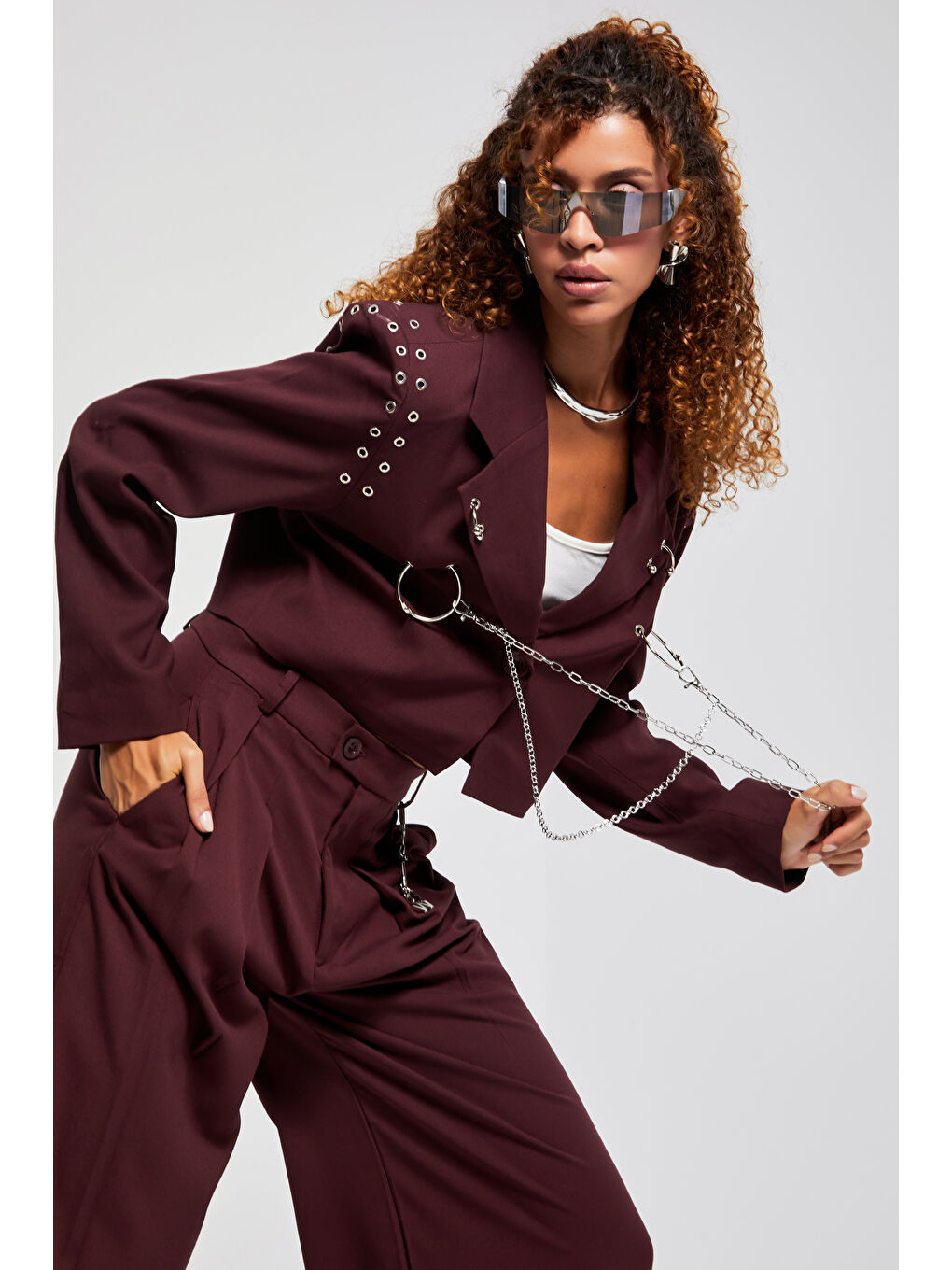 Kadın Bordo Renk Kuş Gözü Detaylı Crop Fit Özel Tasarım Kumaş Ceket-1