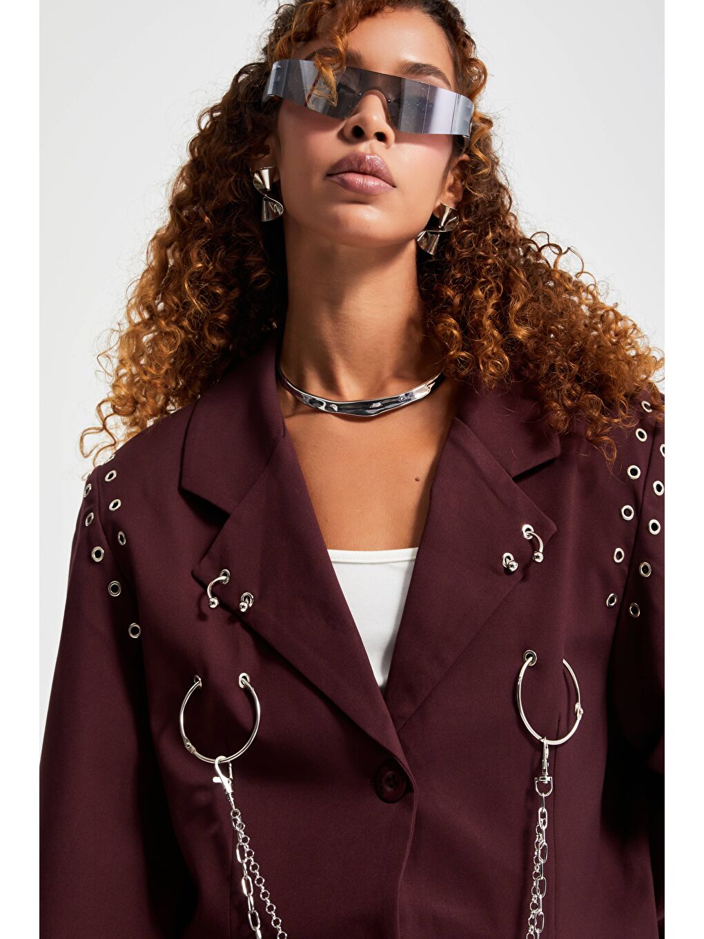 Kadın Bordo Renk Kuş Gözü Detaylı Crop Fit Özel Tasarım Kumaş Ceket-2