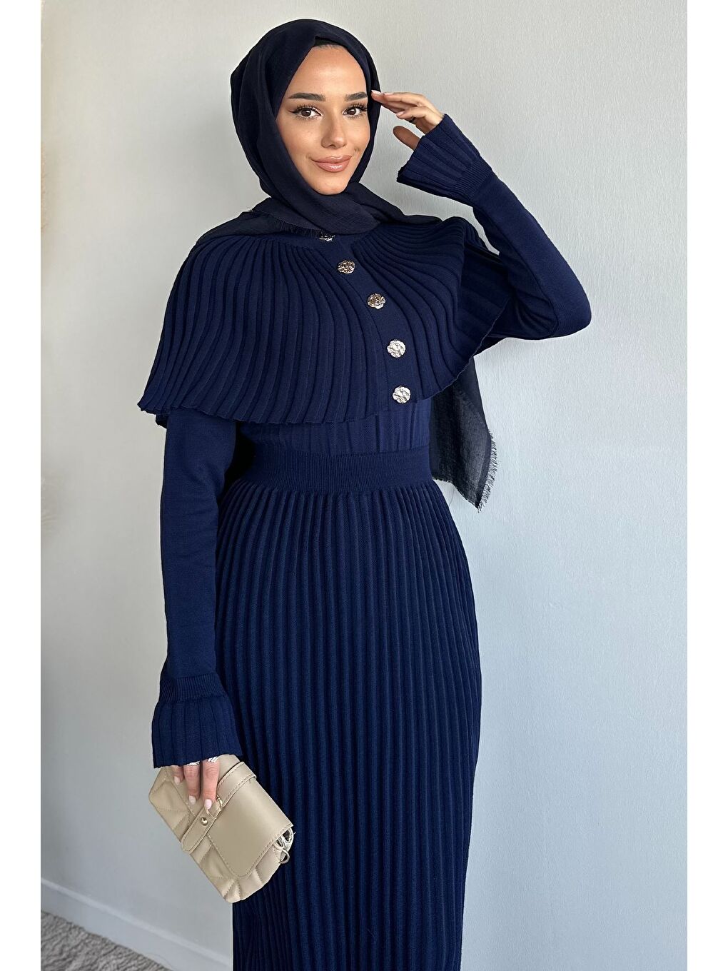 Lacivert Pelerinli Pileli Tesettür Triko Elbise-3