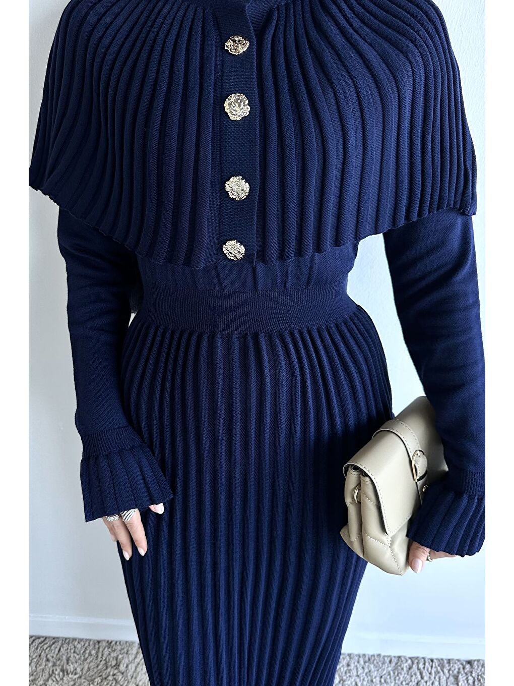 Lacivert Pelerinli Pileli Tesettür Triko Elbise-8