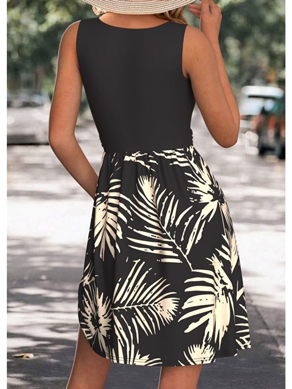 Siyah Kadın Askılı Yuvarlak Yaka Düğmeli üst Viskon Alt Desenli Süprem Elbise-1